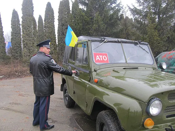Підприємці Кам'янця-Подільського передали 6 автомобілів на потреби АТО (фото) — фото 2
