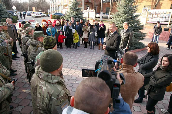 До Хмельницького з передової повернулись працівники ДАІ (фото) + (відео) — фото 2