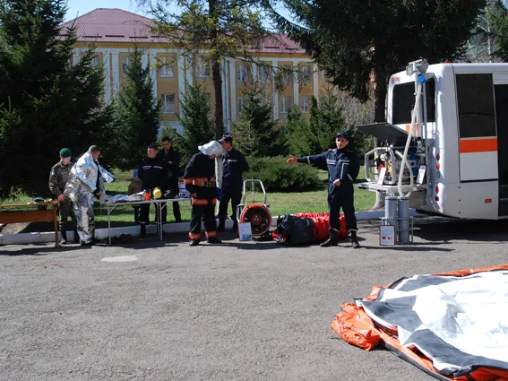 Рятувальники навчали прикордонників діям під час можливих надзвичайних ситуацій (фото) — фото 4