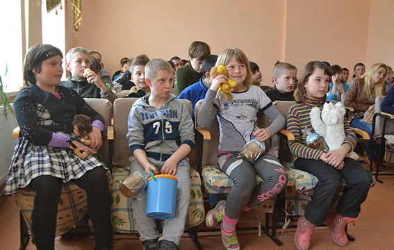 Міліціонери з великодніми подарунками відвідали школу-інтернат (фото) — фото 3