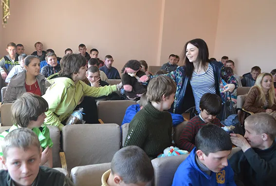 Міліціонери з великодніми подарунками відвідали школу-інтернат (фото) — фото 4