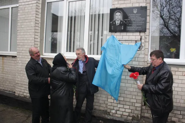 В Славуті відкрили меморіальні дошки памяті двом героям АТО (фото) — фото 11