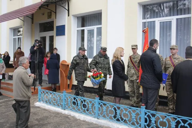 В Славуті відкрили меморіальні дошки памяті двом героям АТО (фото) — фото 12
