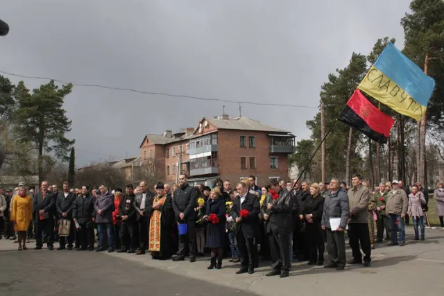 В Славуті відкрили меморіальні дошки памяті двом героям АТО (фото) — фото 13