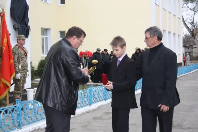 В Славуті відкрили меморіальні дошки памяті двом героям АТО (фото) — фото 15