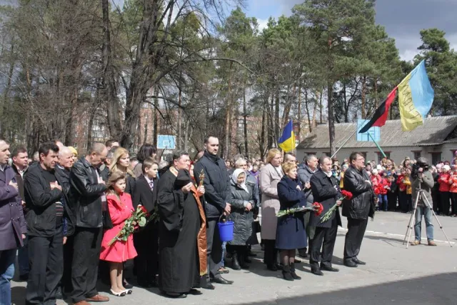 В Славуті відкрили меморіальні дошки памяті двом героям АТО (фото) — фото 16