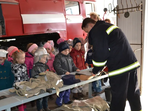 Рятувальники навчають дітей у рамках «Тижня знань з основ безпеки життєдіяльності» (фото) — фото 2