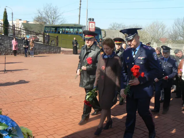 Вшанування пам'яті ліквідаторів катастрофи на Чорнобильській атомній електростанції (фото) — фото 2