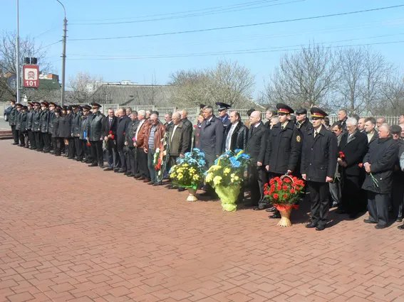 Вшанування пам'яті ліквідаторів катастрофи на Чорнобильській атомній електростанції (фото) — фото 3