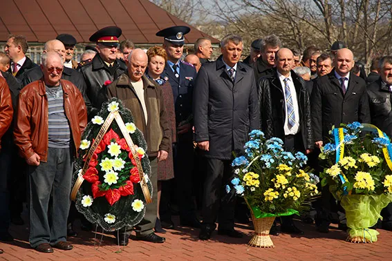 Хмельницькі міліціонери вшанували своїх колег, які взяли участь у ліквідації аварії на ЧАЕС (фоторепортаж) — фото 2