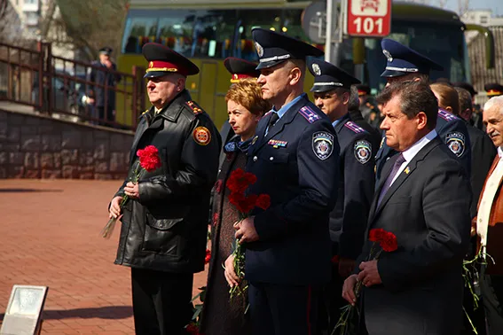 Хмельницькі міліціонери вшанували своїх колег, які взяли участь у ліквідації аварії на ЧАЕС (фоторепортаж) — фото 12