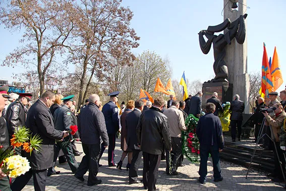 Хмельницькі міліціонери вшанували своїх колег, які взяли участь у ліквідації аварії на ЧАЕС (фоторепортаж) — фото 4