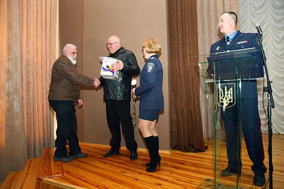 Хмельницькі міліціонери вшанували своїх колег, які взяли участь у ліквідації аварії на ЧАЕС (фоторепортаж) — фото 6