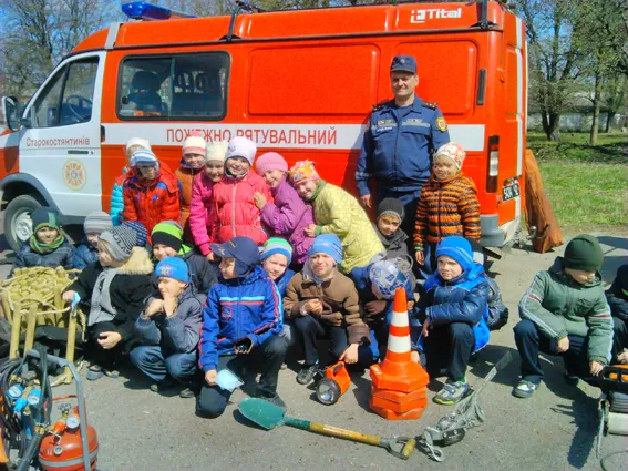 Рятувальники навчають дітей основам безпеки життєдіяльності (фото) — фото 2