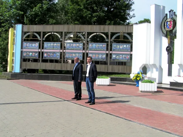 У Хмельницькому вшанували Героїв (фото) — фото 3