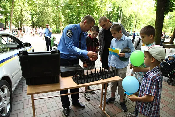 У парку ім. Т.Шевченка розгорнуло свою роботу імпровізоване «Місто професій» (фото) — фото 10