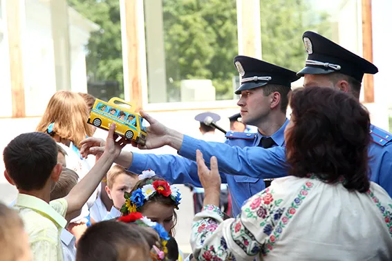 Хмельницькі правоохоронці влаштували свято для дітей-сиріт (фото+відео) — фото 5