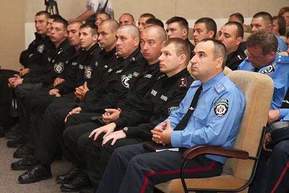 Хмельницьким міліціонерам вручили посвідчення учасника бойових дій (фото) — фото 4