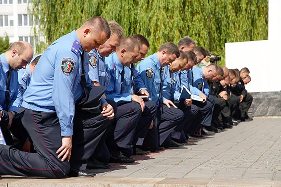 Хмельницьким міліціонерам вручили посвідчення учасника бойових дій (фото) — фото 9