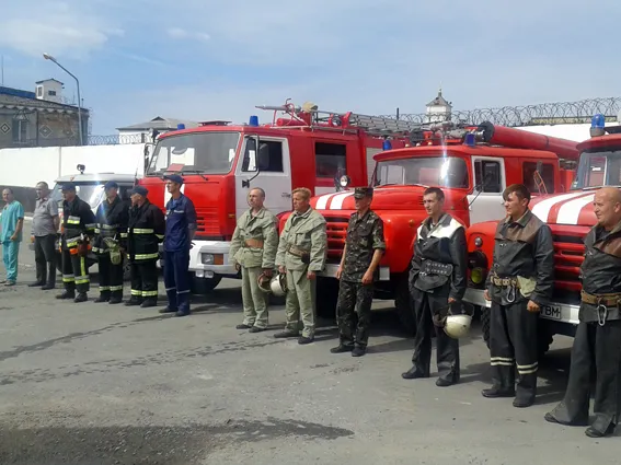 Рятувальники ліквідували умовну пожежу на території виправної колонії — фото 1