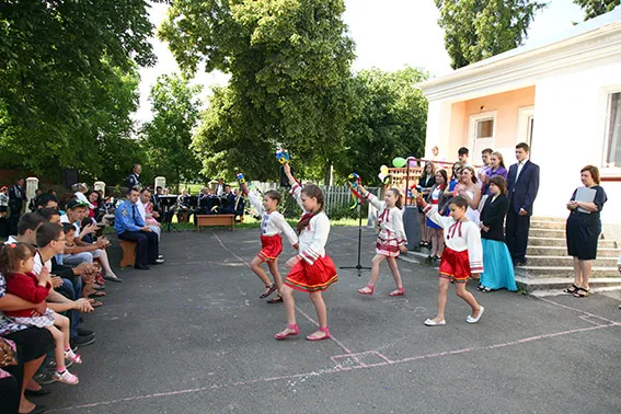 Правоохоронці влаштували свято для дітей із неблагополучних родин (фото+відео) — фото 9