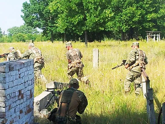 Хмельницькі правоохоронці проходять навчання в умовах, наближених до бойових (фото) — фото 3