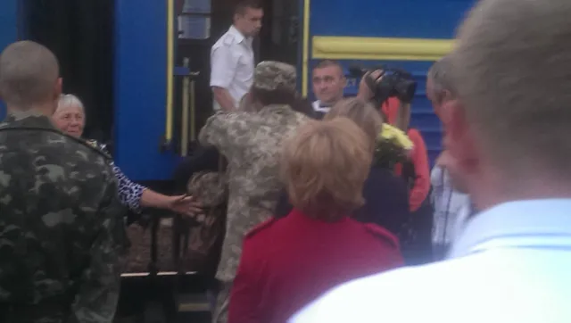 В Шепетівці зустріли звільнених з полону військових (фото) — фото 2