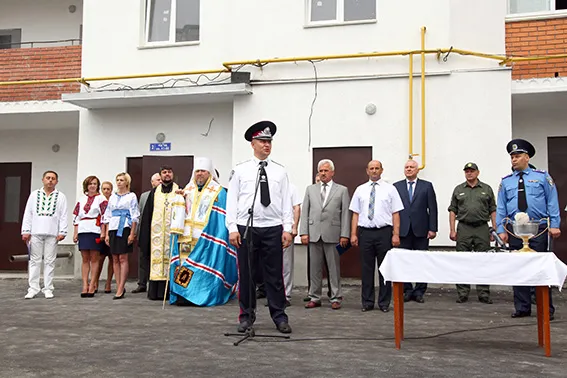 У Хмельницькому 86 працівників міліції отримали власне житло у відомчій новобудові. Серед них - 10 учасників АТО (фото) — фото 4