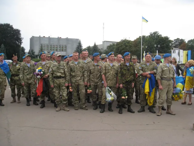 Хмельничани зустріли демобілізованих «кіборгів» (фото) — фото 6