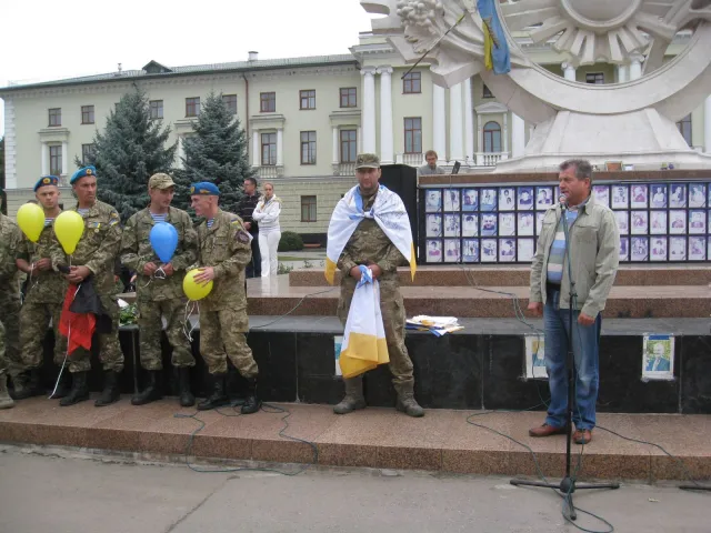 Хмельничани зустріли демобілізованих «кіборгів» (фото) — фото 7