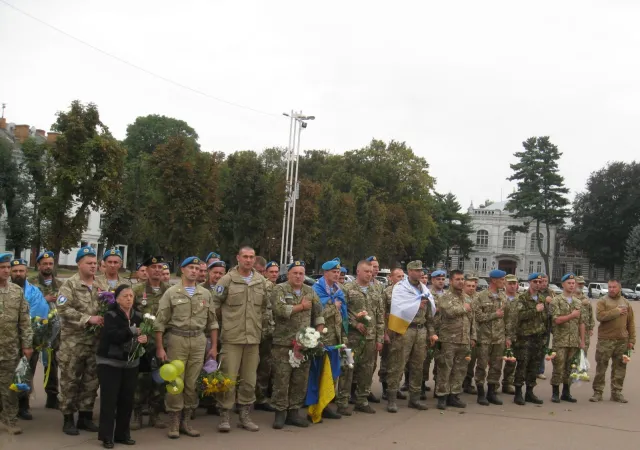 Хмельничани зустріли демобілізованих «кіборгів» (фото) — фото 8