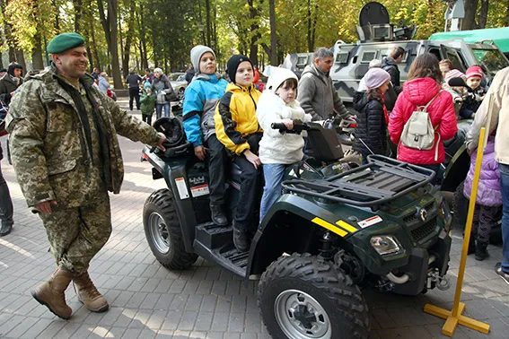 У Хмельницькому провели свято «Місто професій» (фото) — фото 12