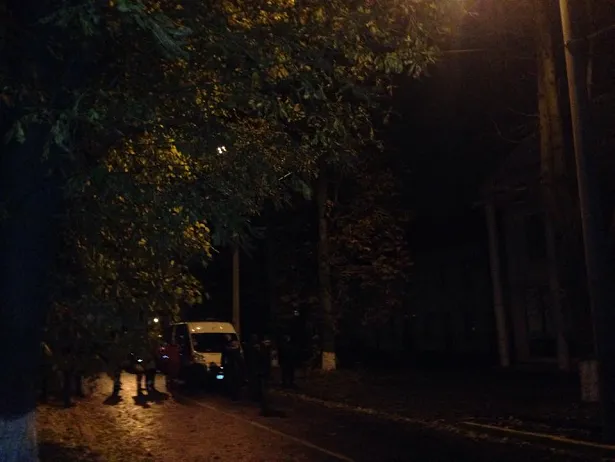 У Хмельницькому фермер ледь не скоїв самогубство під вікнами облпрокуратури (фото) — фото 1