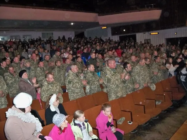 Трупа театру ім. Старицького повернулася із зони АТО (фото) — фото 1