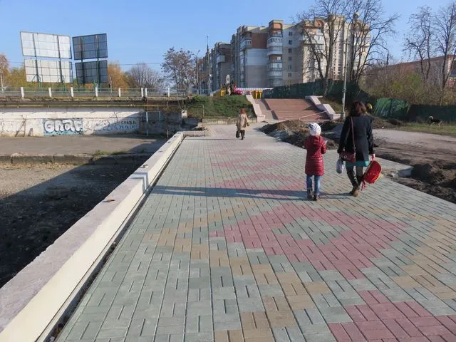 У Хмельницькому продовжується реконструкція набережної (фото) — фото 2
