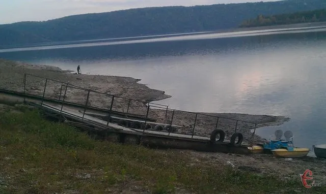 За останні роки у Дністрі спостерігається найнижчий рівень води (фото) — фото 2