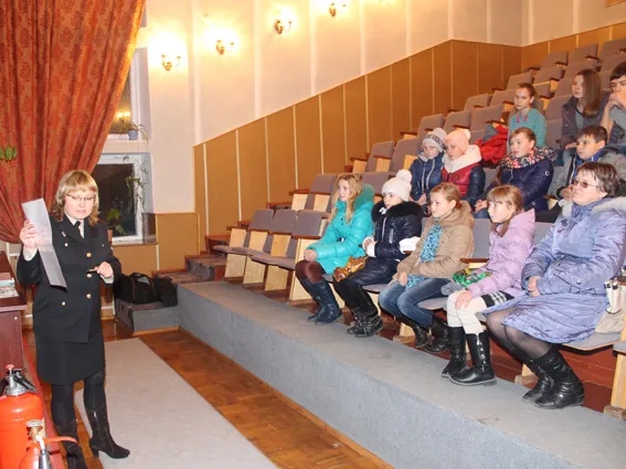 Рятувальники навчали хмельницьких школярів користуватися вогнегасниками (фото) — фото 5