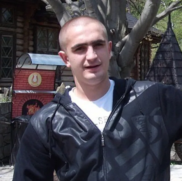 Хмельничани на колінах провели в останню путь 28-річного Анатолія Якушка (фото) — фото 2