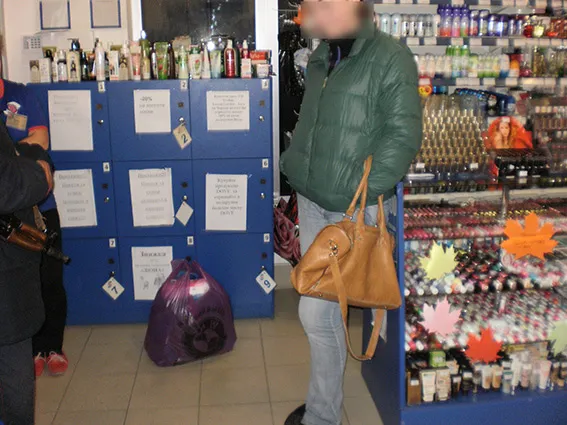 На Хмельниччині тернопільські брат і сестра обкрадали магазини (фото+відео) — фото 1