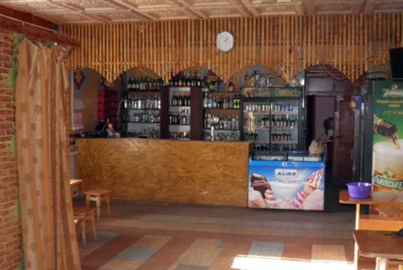 Двоє неповнолітніх вкрали з магазину цигарок та слабоалкогольних напоїв на 3500 гривень — фото 1