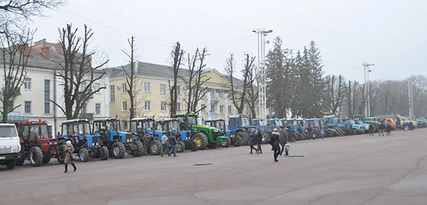 На Хмельниччині народний депутат відбирає землі у селян (відео) — фото 1