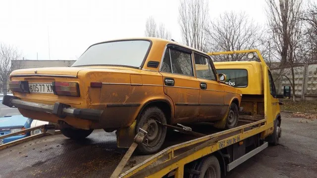 Двоє 18-річних підлітків тікали від правоохоронців на викраденому автомобілі (фото) — фото 1