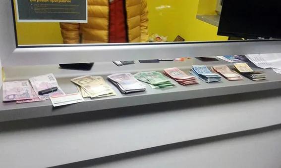 У Хмельницькому викрили підпільну букмекерську контору — фото 1