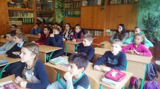 Поліцейські провели для школярів ряд лекцій про згубний вплив наркотиків (фото) — фото 1