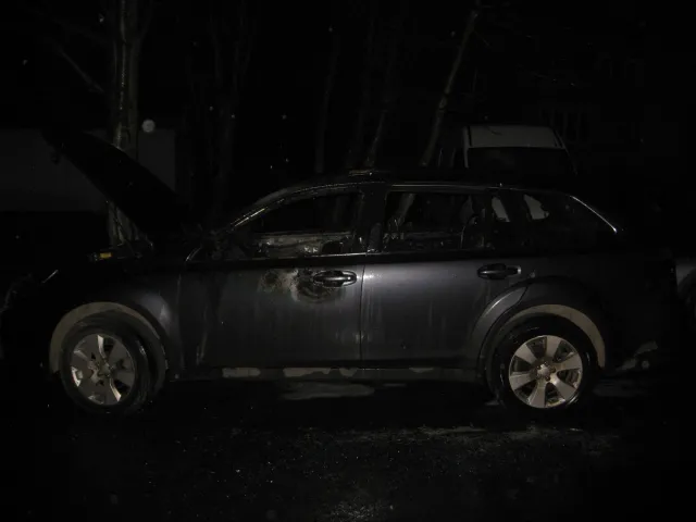 У Хмельницькому згорів автомобіль «Subaru Outback», який належить дружині депутата міської ради (фото) — фото 1