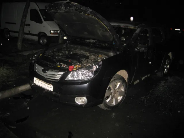 У Хмельницькому згорів автомобіль «Subaru Outback», який належить дружині депутата міської ради (фото) — фото 2