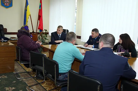 У Старокостянтинові керівник поліції Хмельниччини зустрівся з місцевими жителями (фото) — фото 1