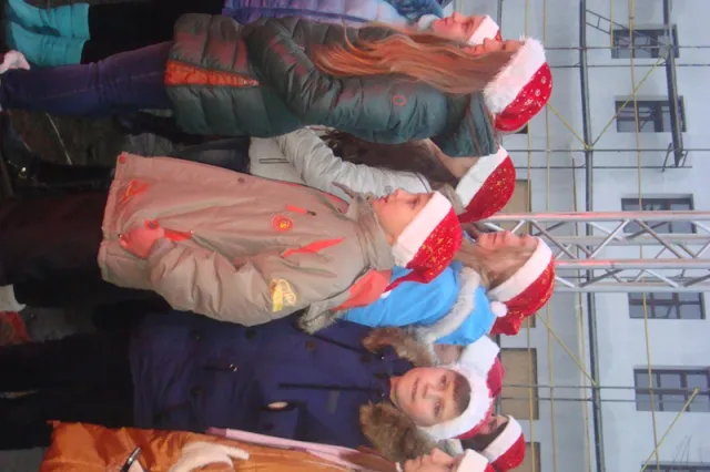 Сьогодні у Кам'янці-Подільському відбулося відкриття головної ялинки міста (фото) — фото 4