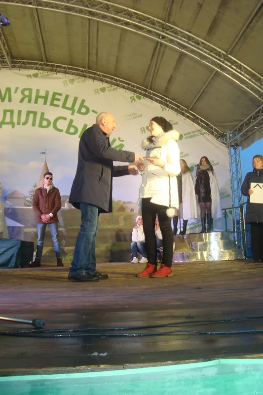 Сьогодні у Кам'янці-Подільському відбулося відкриття головної ялинки міста (фото) — фото 6
