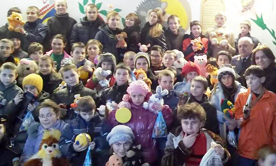 Нетішинські козаки завітали до вихованців школи-інтернату (фото) — фото 1